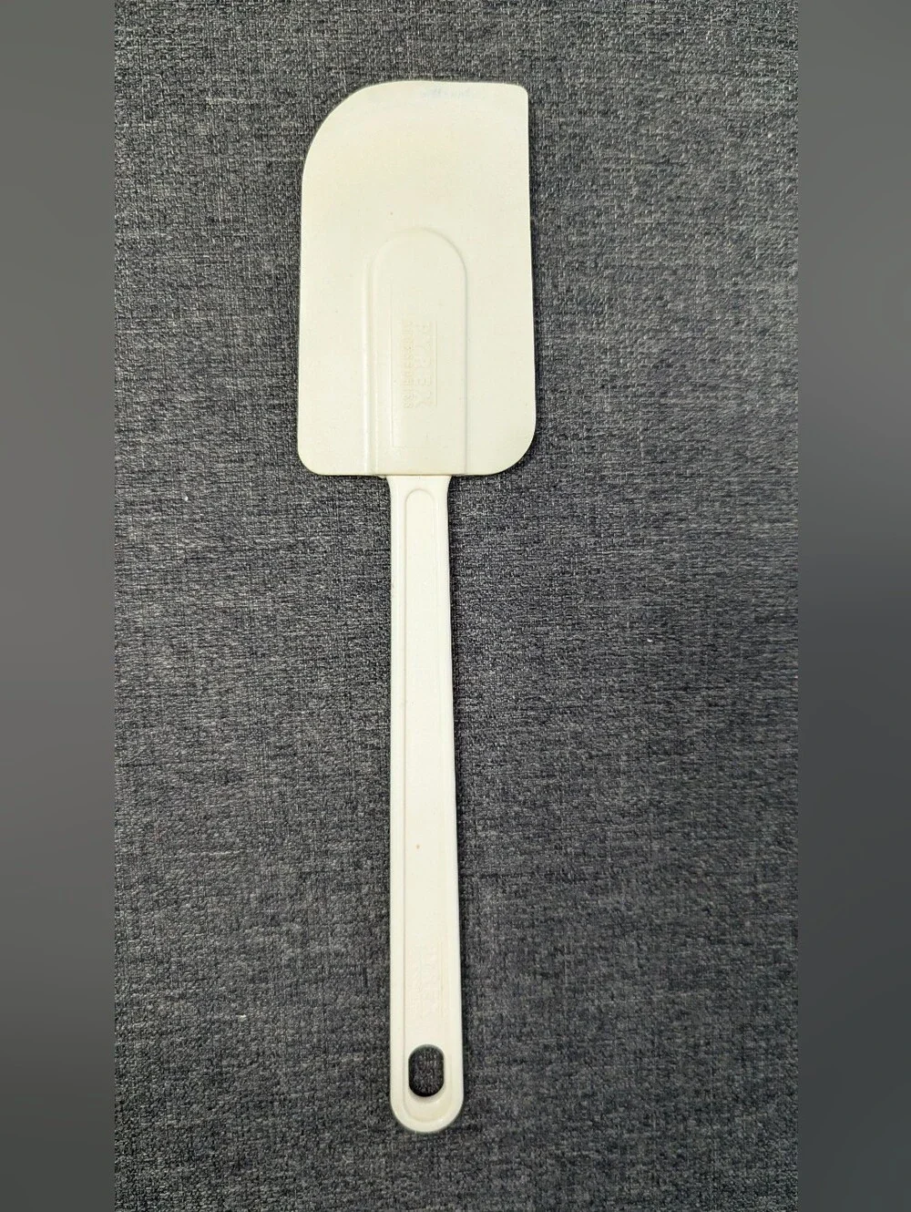 Vintage white Rubbermaid Scraper Spatula Rubber Pyrex Accessories